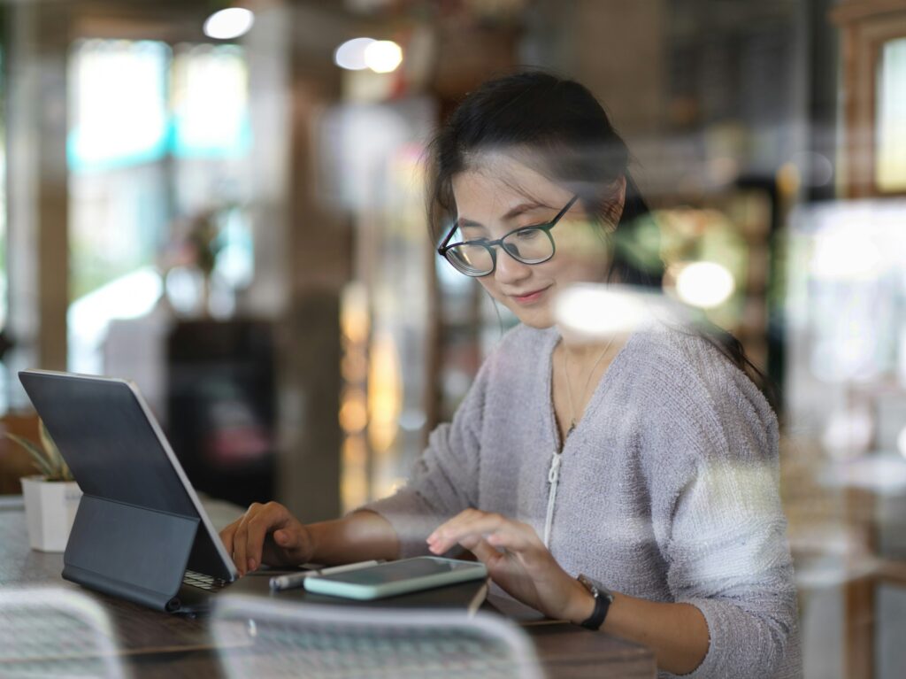 Höhenverstellbarer Schreibtisch Holz